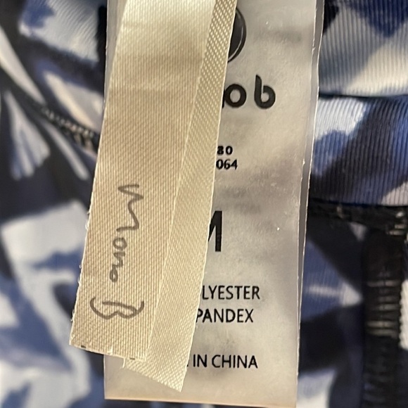 ❤️ MONO B Graphic Leggings Size M - Picture 4 of 5